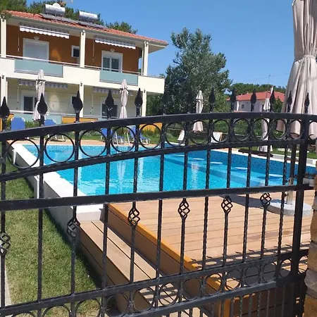 Laida بيت ضيافة Prínos